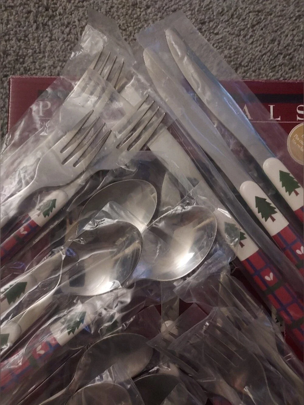 Pfaltzgraff Snow Bear 20 Pc Flatware Set Service For 4 w/4 Extra Teaspoons NOS